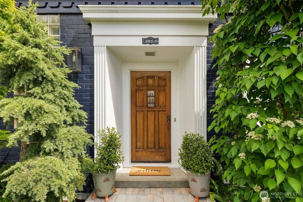 Photo of 4014 45th Avenue NE, Seattle, WA 98105 (MLS # 2376550)