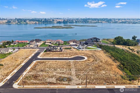 Photo of 3198 W Lakeside Drive, Moses Lake, WA 98837 (MLS # 2573586)