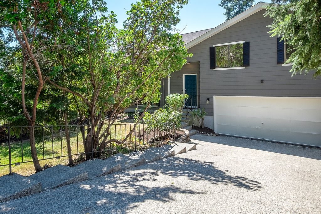 Photo of 18429 12th Avenue NE, Shoreline, WA 98155 (MLS # 2143374)