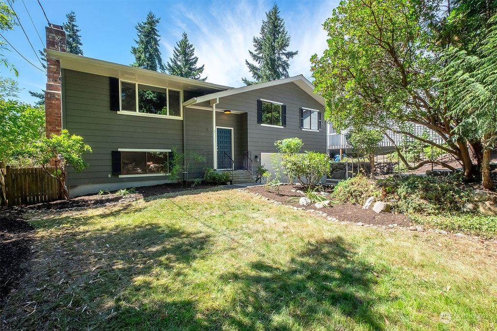 Photo of 18429 12th Avenue NE, Shoreline, WA 98155 (MLS # 2143374)