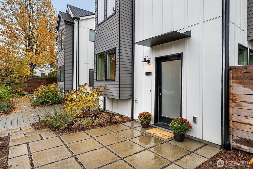 Photo of 225 24th Avenue, Seattle, WA 98122 (MLS # 2452507)