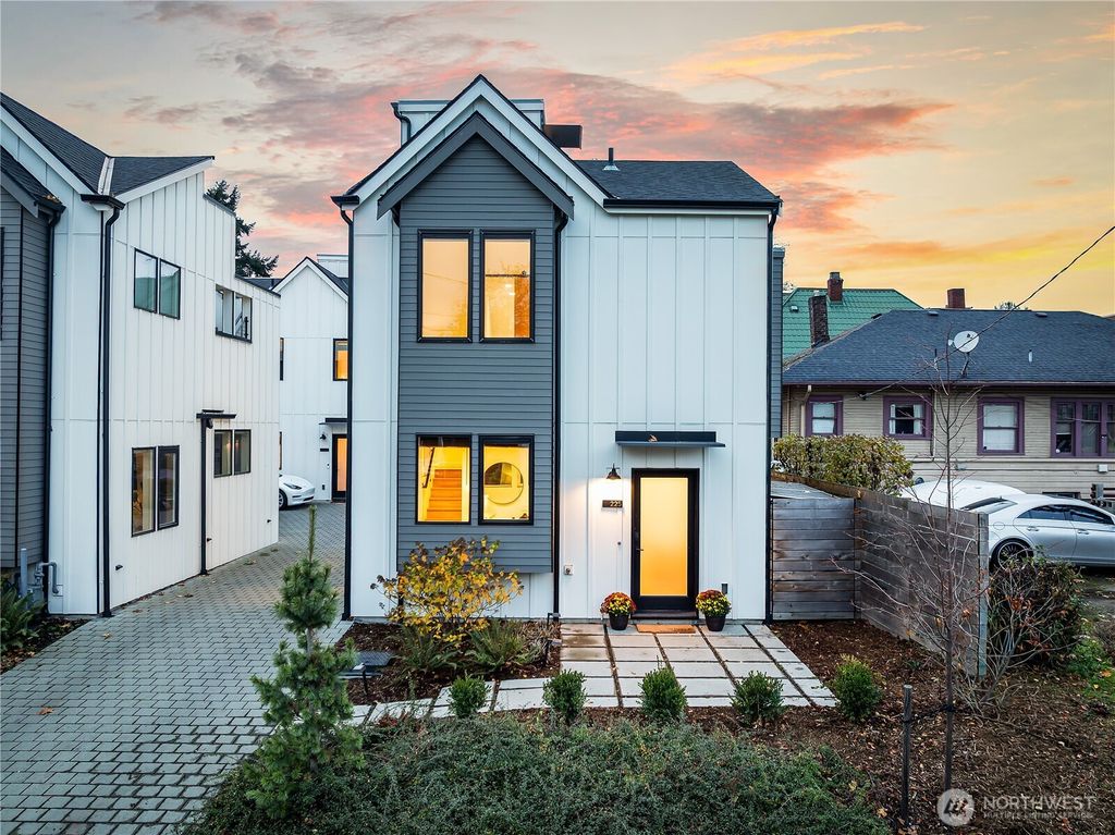 Photo of 225 24th Avenue, Seattle, WA 98122 (MLS # 2452507)