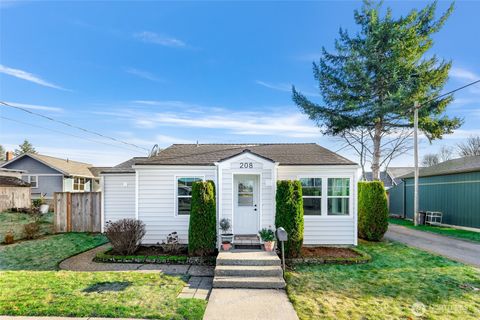 Photo of 208 9th Street, Lynden, WA 98264 (MLS # 2474685)