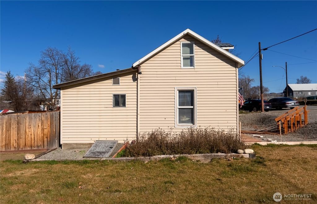 Photo of 330 Edmonds Street, Omak, WA 98841 (MLS # 2489120)