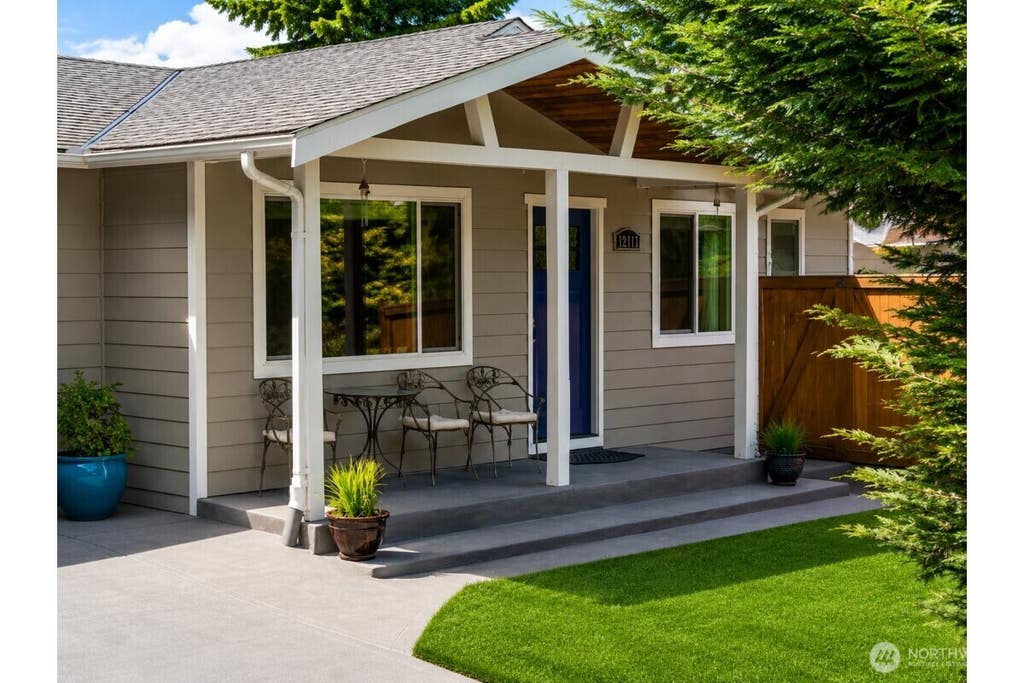 Photo of 12117 179th Avenue SE, Renton, WA 98059 (MLS # 2535232)