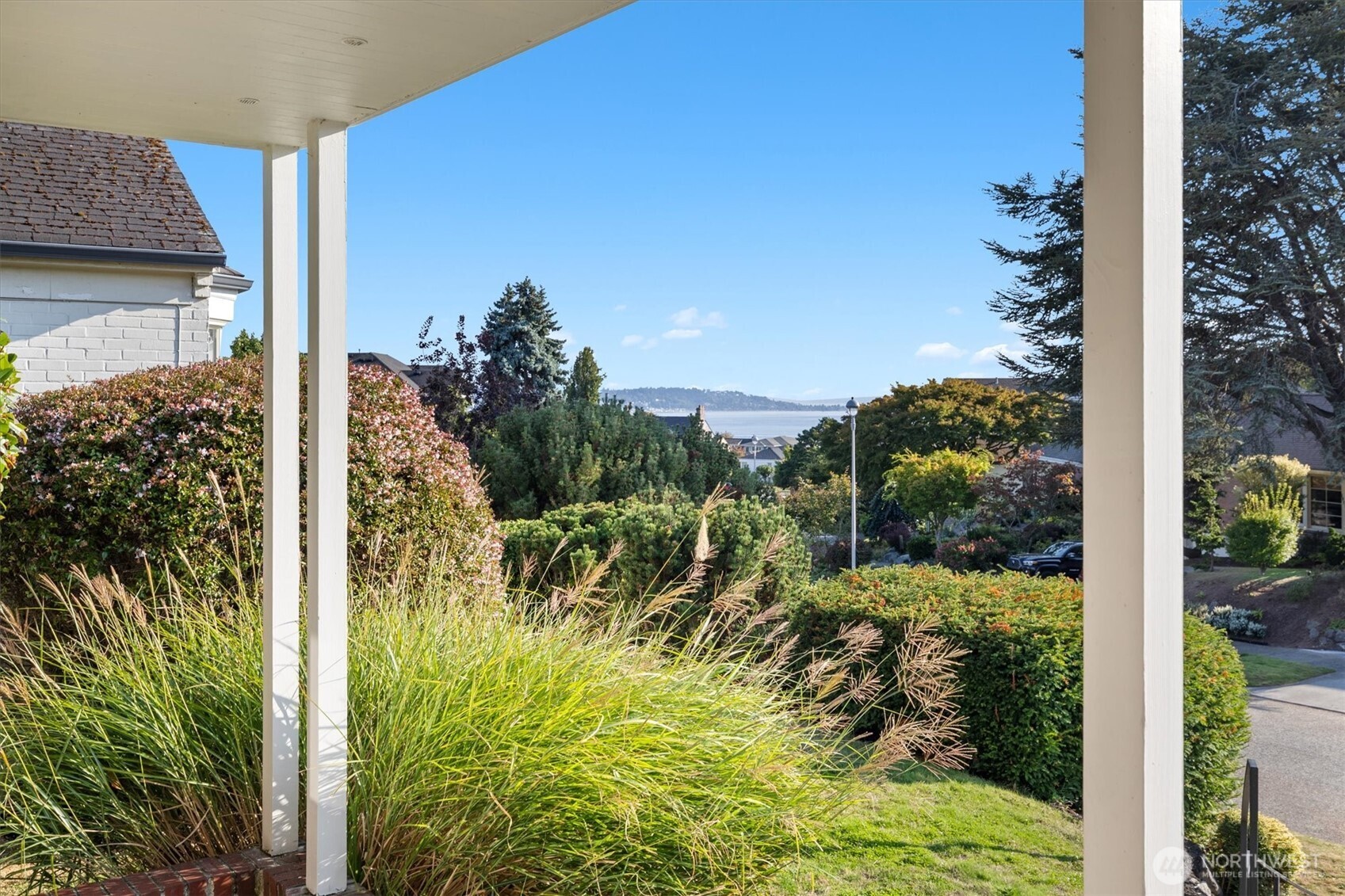1940 Edgemont Place W