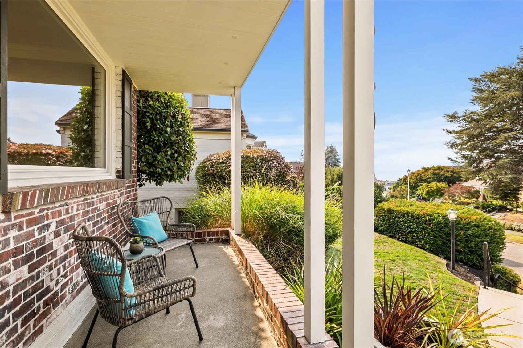 1940 Edgemont Place W