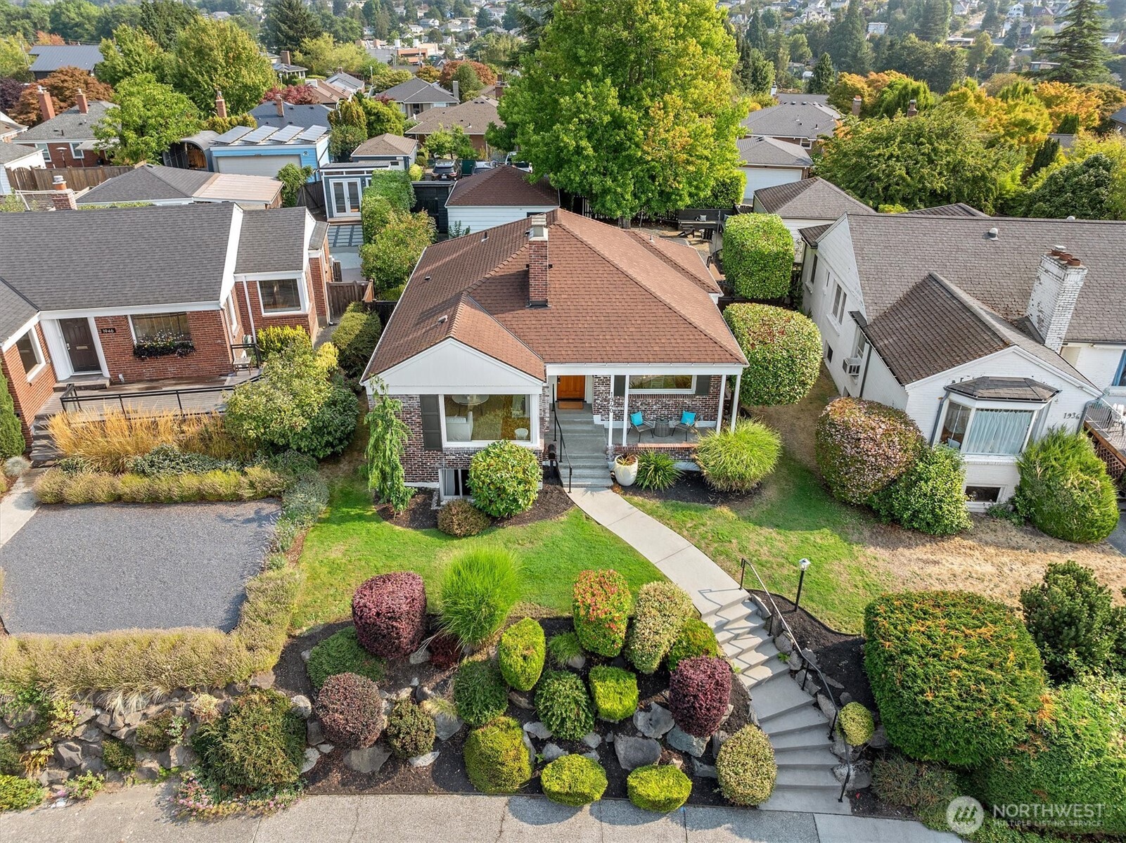 1940 Edgemont Place W
