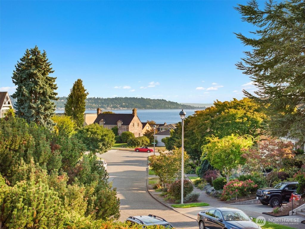 Photo of 1940 Edgemont Place W, Seattle, WA 98199 (MLS # 2437600)