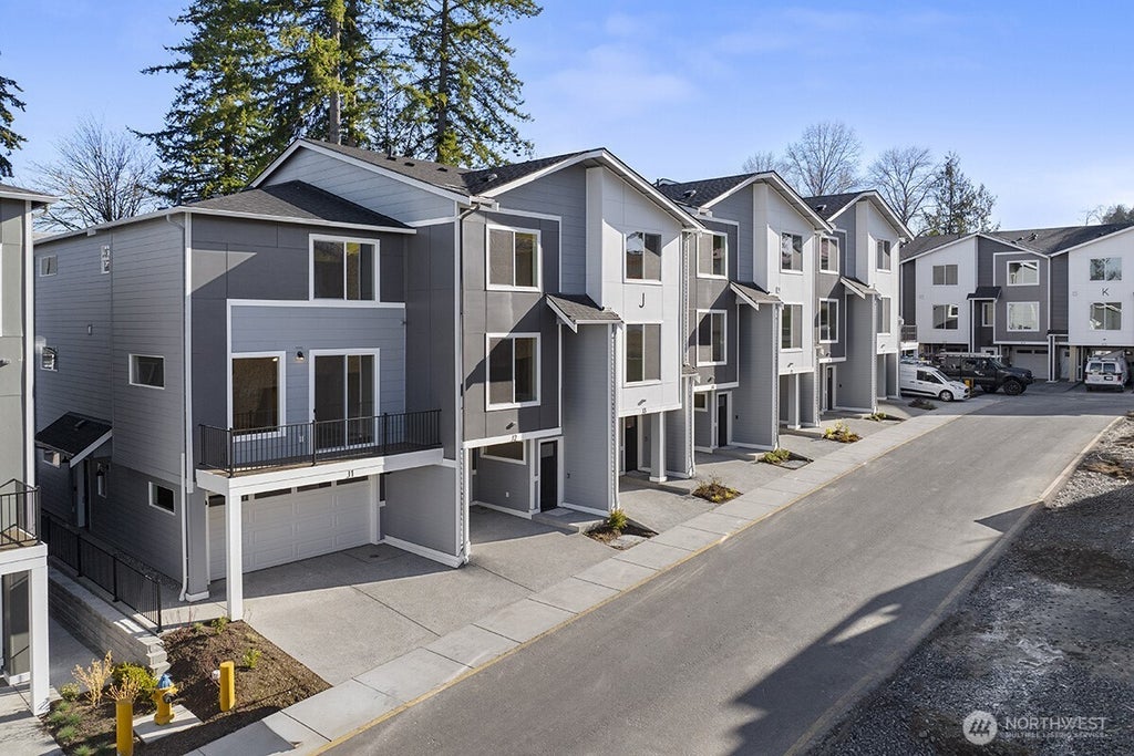 Photo of 16823 Alder Way #J2, Lynnwood, WA 98037 (MLS # 2544738)