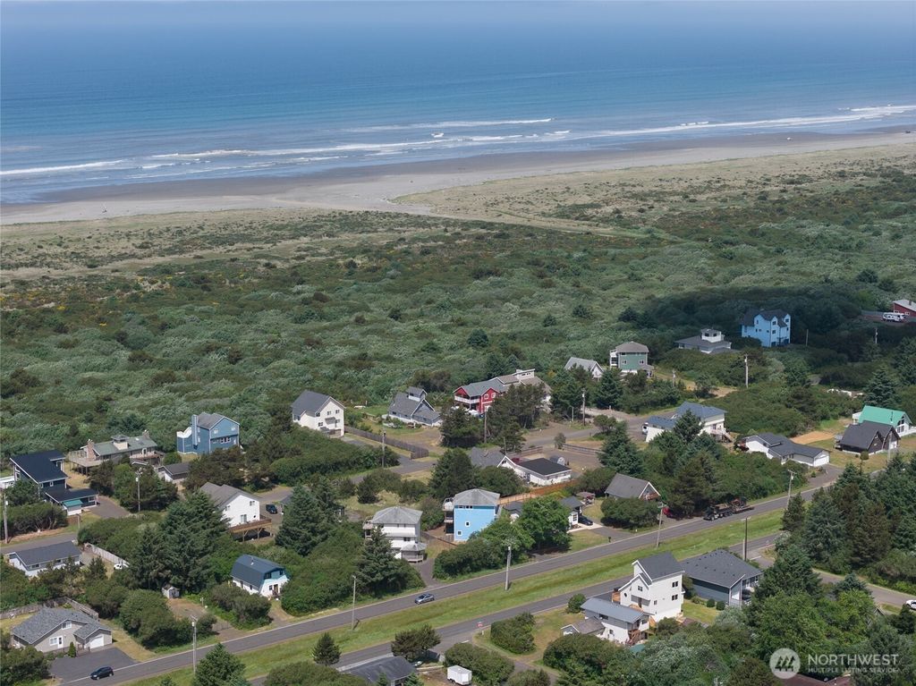 Photo of 251 Ocean Shores Boulevard SW, Ocean Shores, WA 98569 (MLS # 2534735)