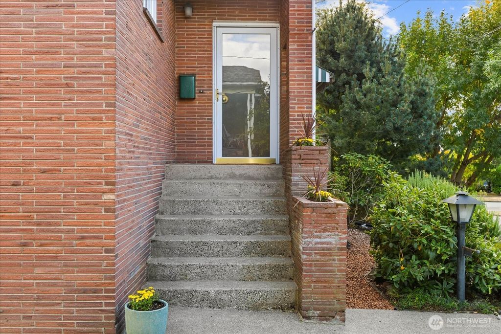 Photo of 5608 7th Avenue NW, Seattle, WA 98107 (MLS # 2427709)