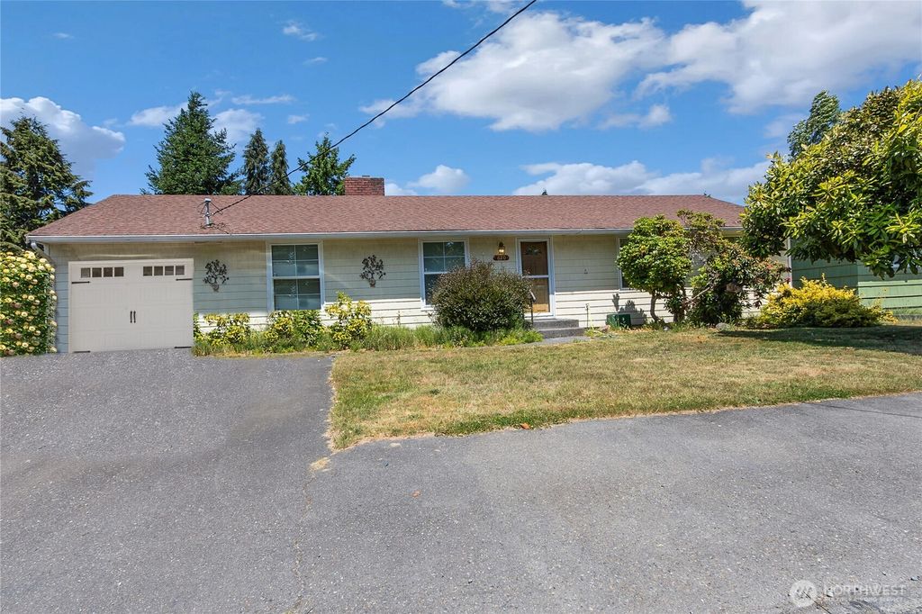 Photo of 620 S 198TH Street, Des Moines, WA 98148 (MLS # 2387792)