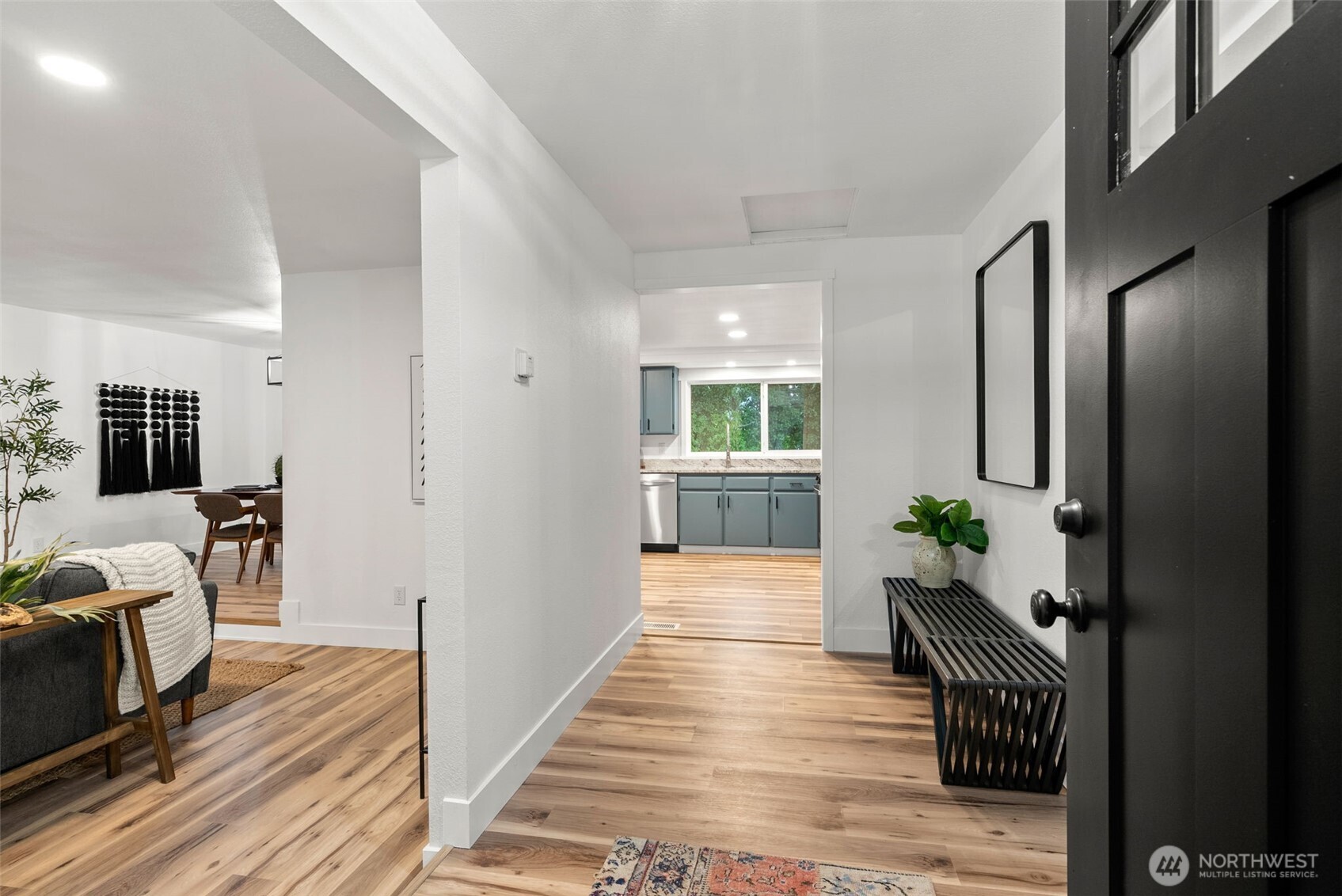 2806 NE Fernwood Court