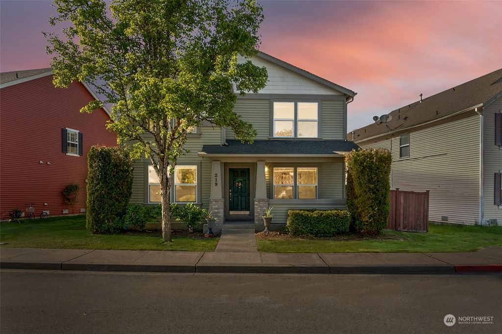 Photo of 219 Glennwood Place SE, Renton, WA 98056 (MLS # 2067354)