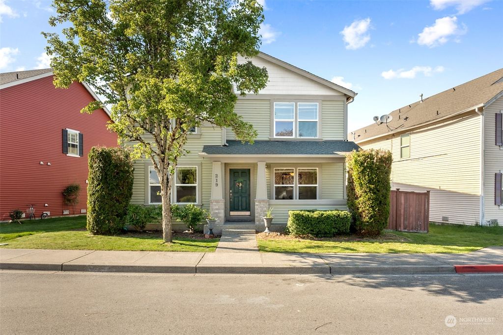 Photo of 219 Glennwood Place SE, Renton, WA 98056 (MLS # 2067354)
