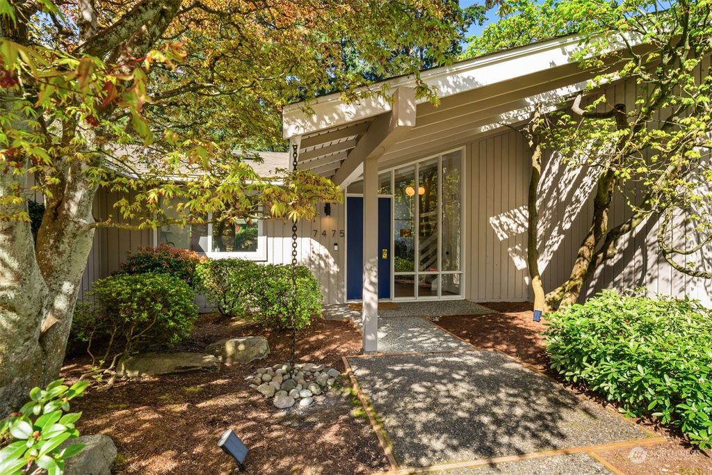 Photo of 7475 85th Avenue SE, Mercer Island, WA 98040 (MLS # 2066166)