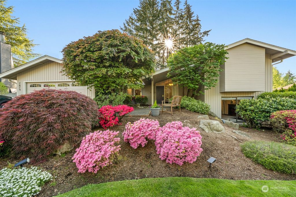 Photo of 7475 85th Avenue SE, Mercer Island, WA 98040 (MLS # 2066166)