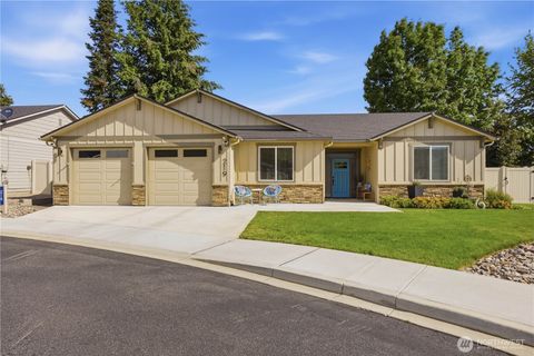 Photo of 219 Pershing Circle, Wenatchee, WA 98801 (MLS # 2526452)