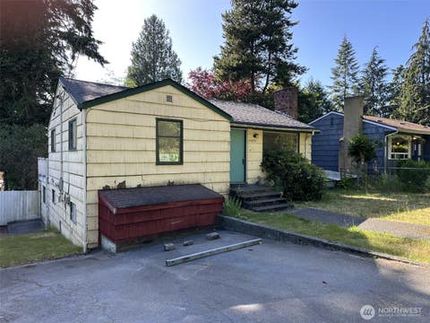 Photo of 15833 15th Avenue NE, Shoreline, WA 98155 (MLS # 2539920)