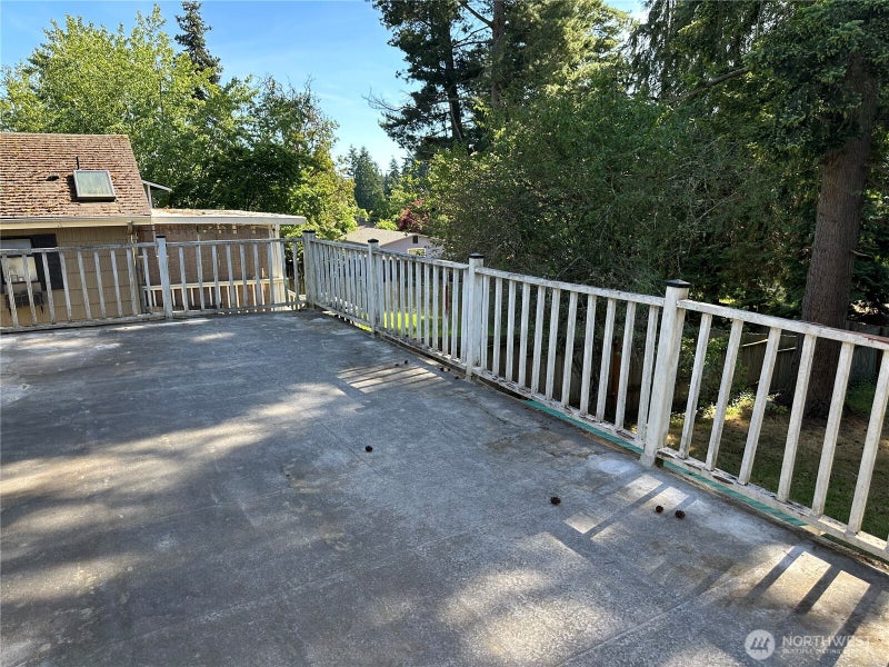 15833 15th Avenue NE