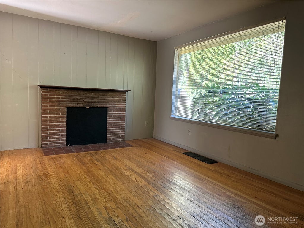Photo of 15833 15th Avenue NE, Shoreline, WA 98155 (MLS # 2539920)