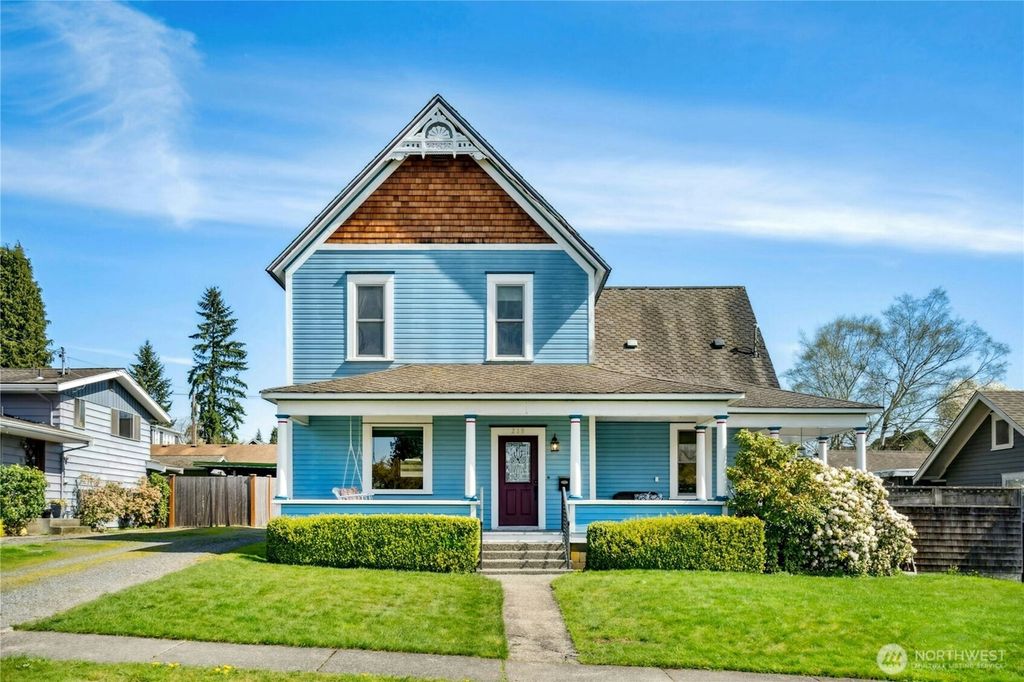 Photo of 219 Avenue G, Snohomish, WA 98290 (MLS # 2353402)