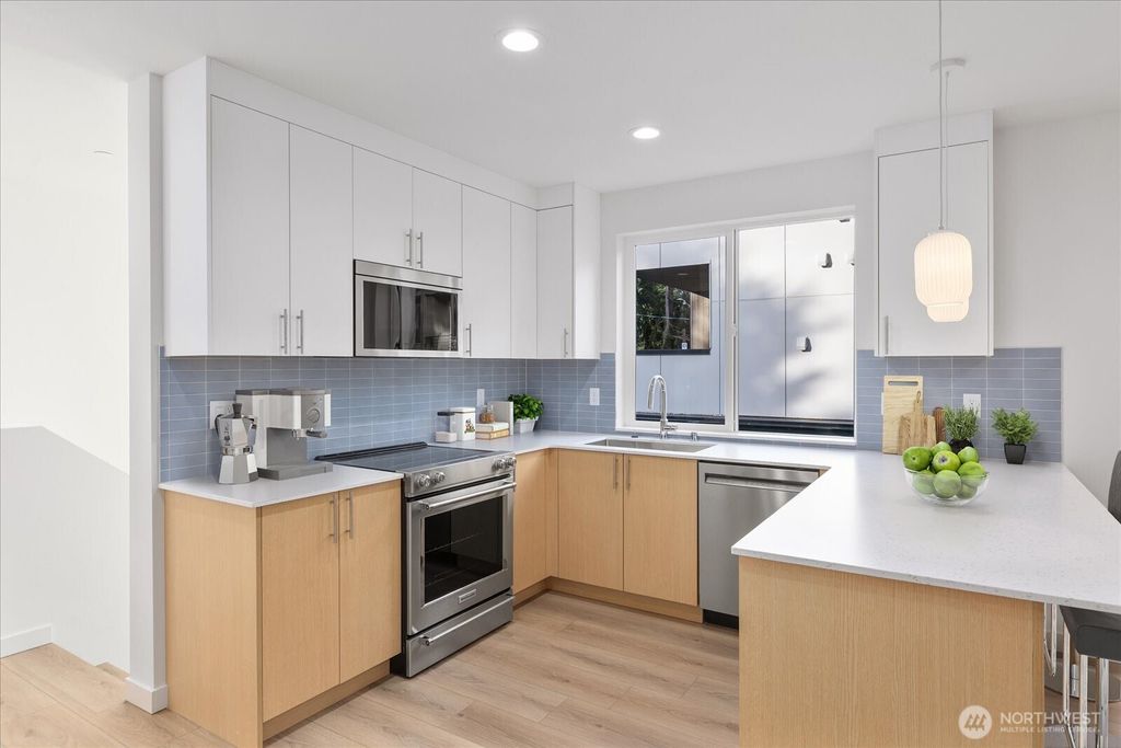 Photo of 10738 Interlake Avenue N, Seattle, WA 98133 (MLS # 2460650)