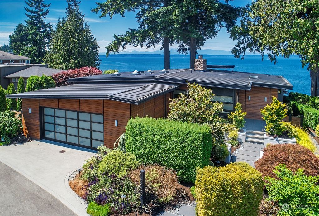 Photo of 16902 Talbot Road, Edmonds, WA 98026 (MLS # 2136145)
