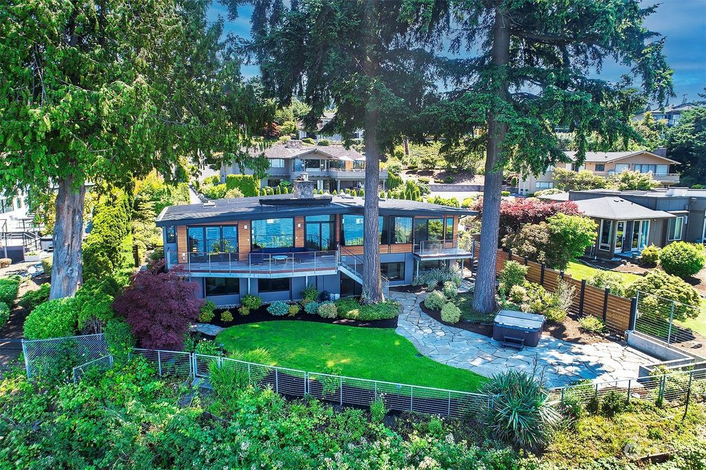 Photo of 16902 Talbot Road, Edmonds, WA 98026 (MLS # 2136145)