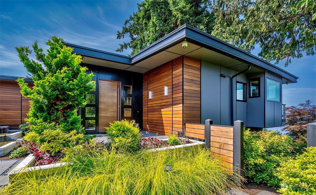 Photo of 16902 Talbot Road, Edmonds, WA 98026 (MLS # 2136145)