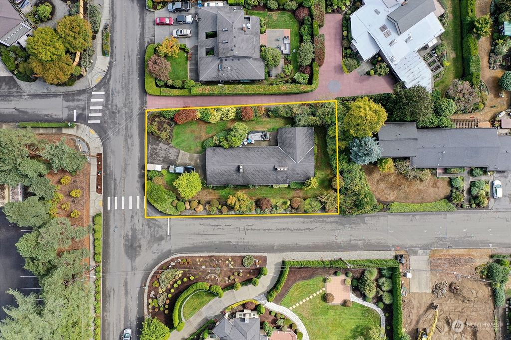 Photo of 9703 NE 14th Street, Clyde Hill, WA 98004 (MLS # 2165128)