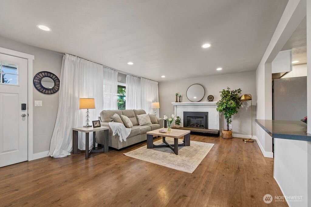 Photo of 18331 38th Avenue S, SeaTac, WA 98188 (MLS # 2480990)