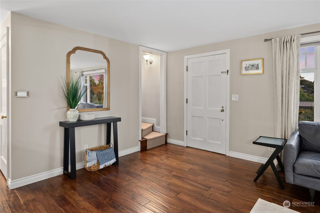 Photo of 4706 SW Stevens Street, Seattle, WA 98116 (MLS # 2292980)