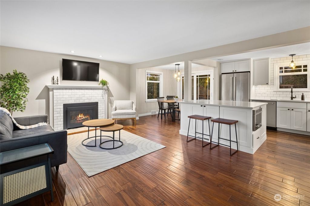 Photo of 4706 SW Stevens Street, Seattle, WA 98116 (MLS # 2292980)