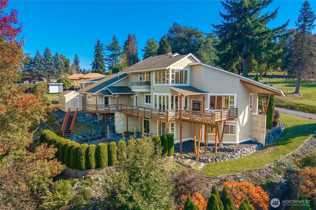 Photo of 811 21st Avenue SW, Puyallup, WA 98371 (MLS # 2594007)