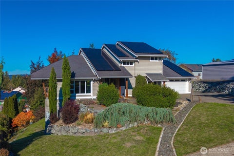 Photo of 811 21st Avenue SW, Puyallup, WA 98371 (MLS # 2594007)
