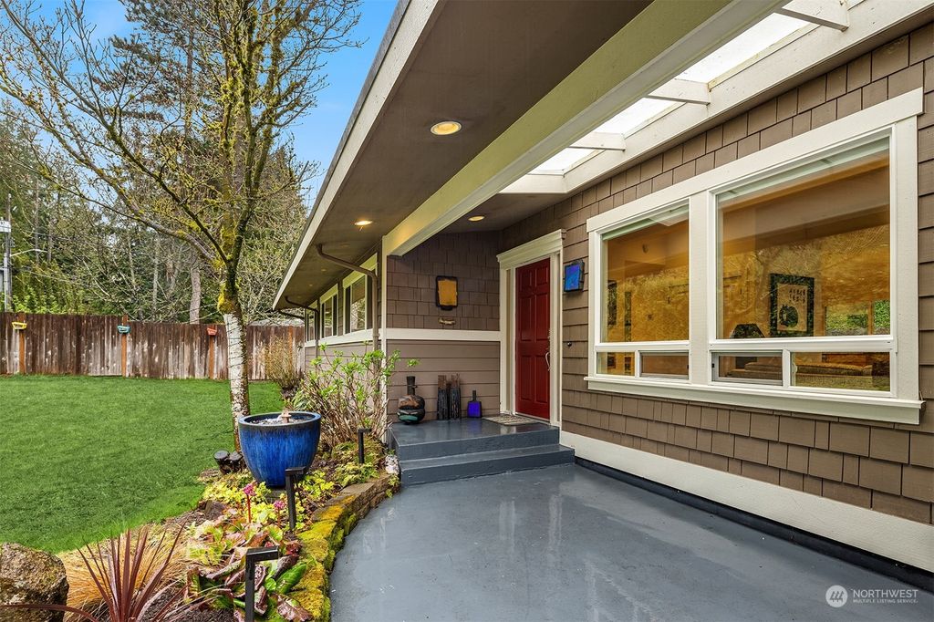 Photo of 5211 NE 184 Street, Lake Forest Park, WA 98155 (MLS # 2054830)