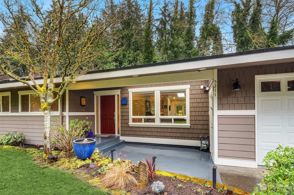 Photo of 5211 NE 184 Street, Lake Forest Park, WA 98155 (MLS # 2054830)