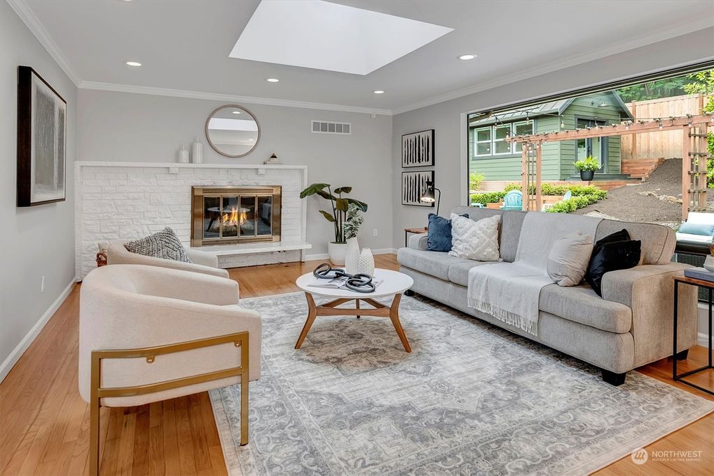 Photo of 2705 153rd Avenue SE, Bellevue, WA 98007 (MLS # 2262066)