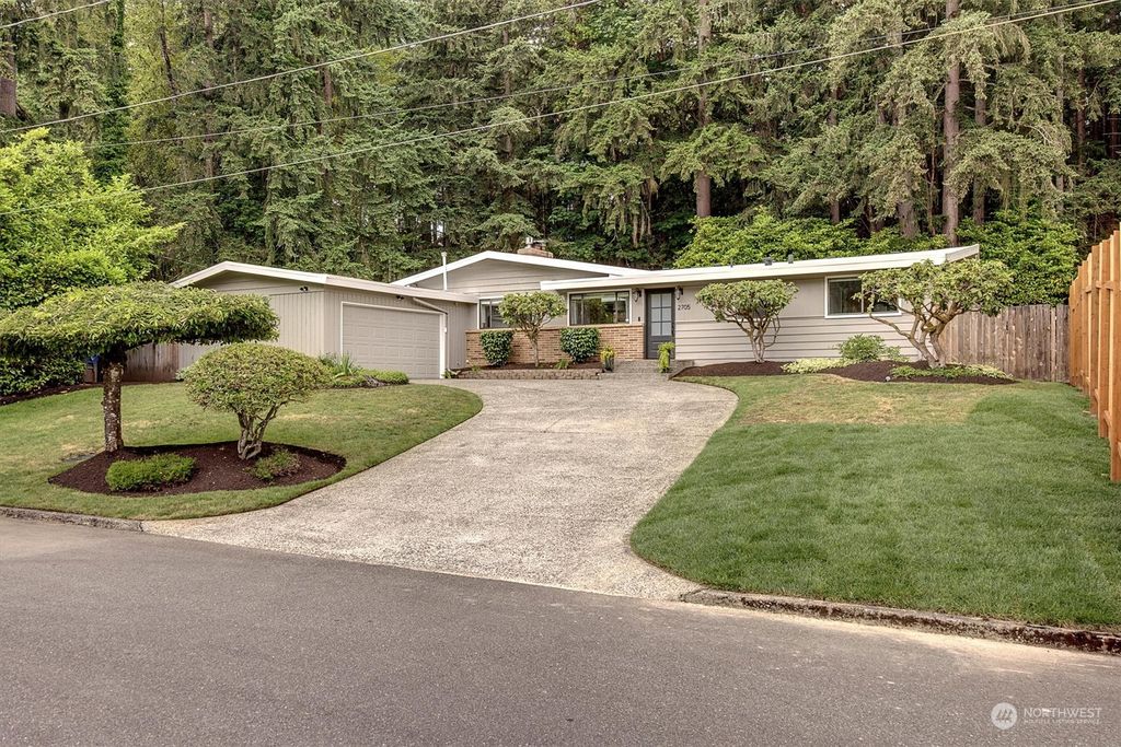 Photo of 2705 153rd Avenue SE, Bellevue, WA 98007 (MLS # 2262066)
