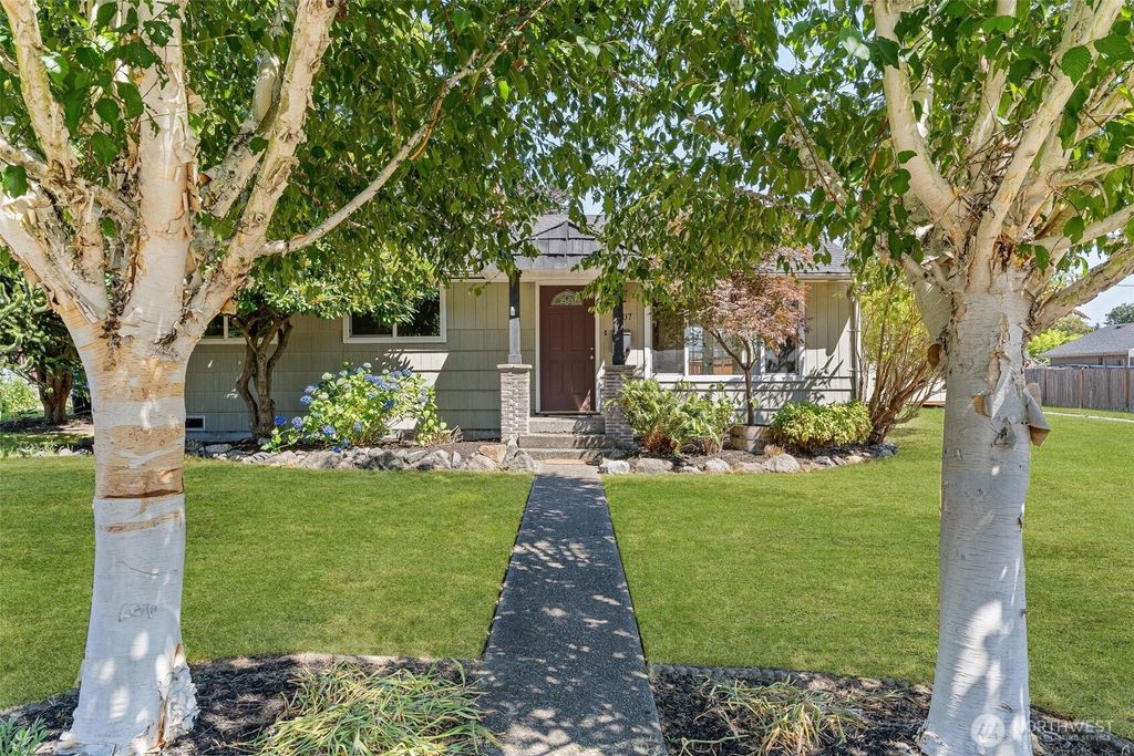 Photo of 2507 State Street, Everett, WA 98201 (MLS # 2407954)
