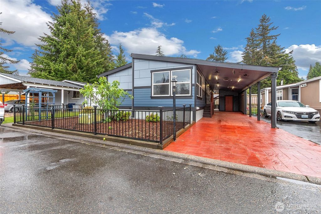Photo of 602 29th Street SE #3, Auburn, WA 98002 (MLS # 2524177)