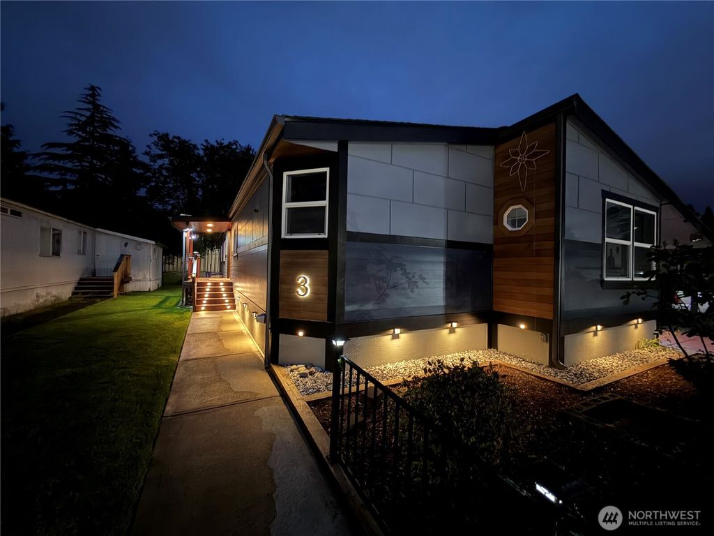 Photo of 602 29th Street SE #3, Auburn, WA 98002 (MLS # 2524177)