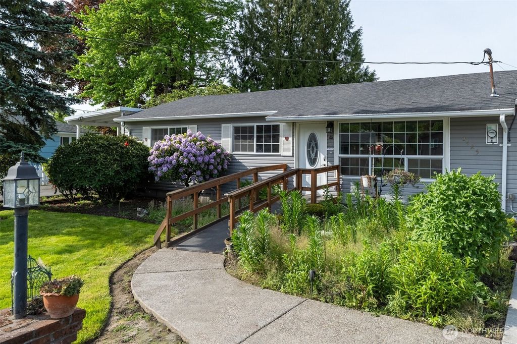 Photo of 3425 Pennsylvania Road, Longview, WA 98632 (MLS # 2521421)