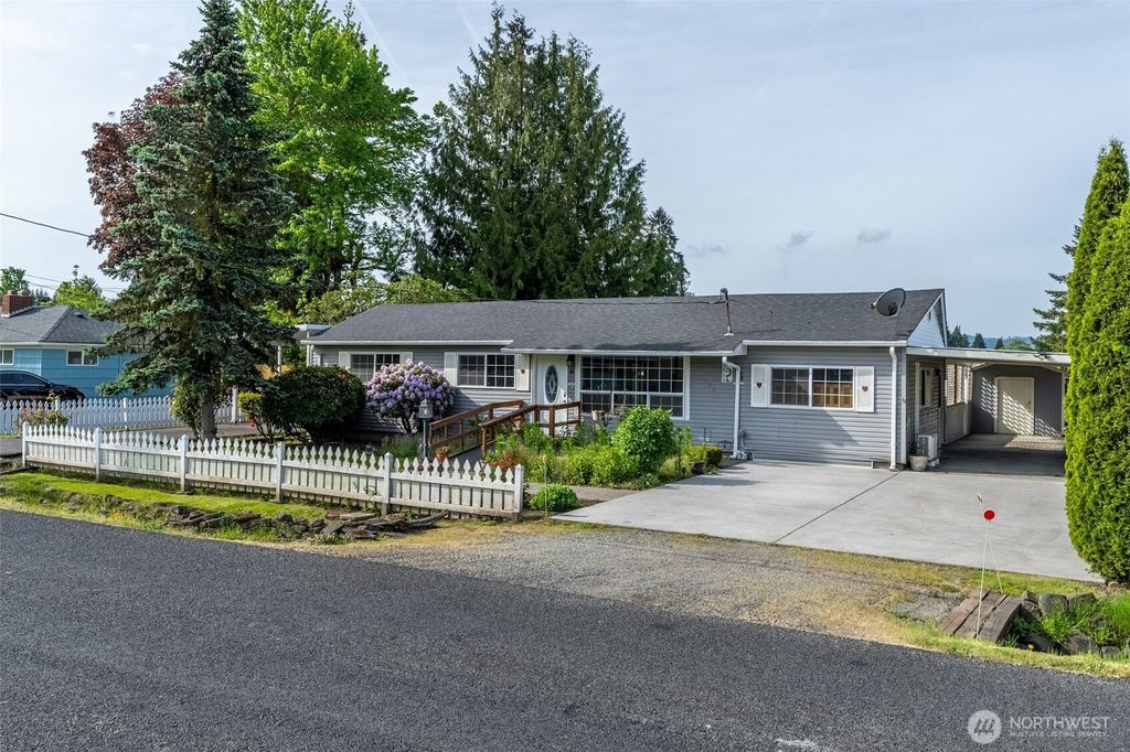 Photo of 3425 Pennsylvania Road, Longview, WA 98632 (MLS # 2521421)