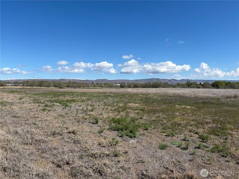 Photo of 0 16th Ave S/Washington, Union Gap, WA 98903 (MLS # 2510261)