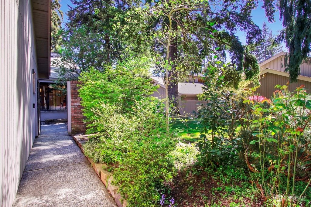 Photo of 164 141st Place NE, Bellevue, WA 98007 (MLS # 2223747)