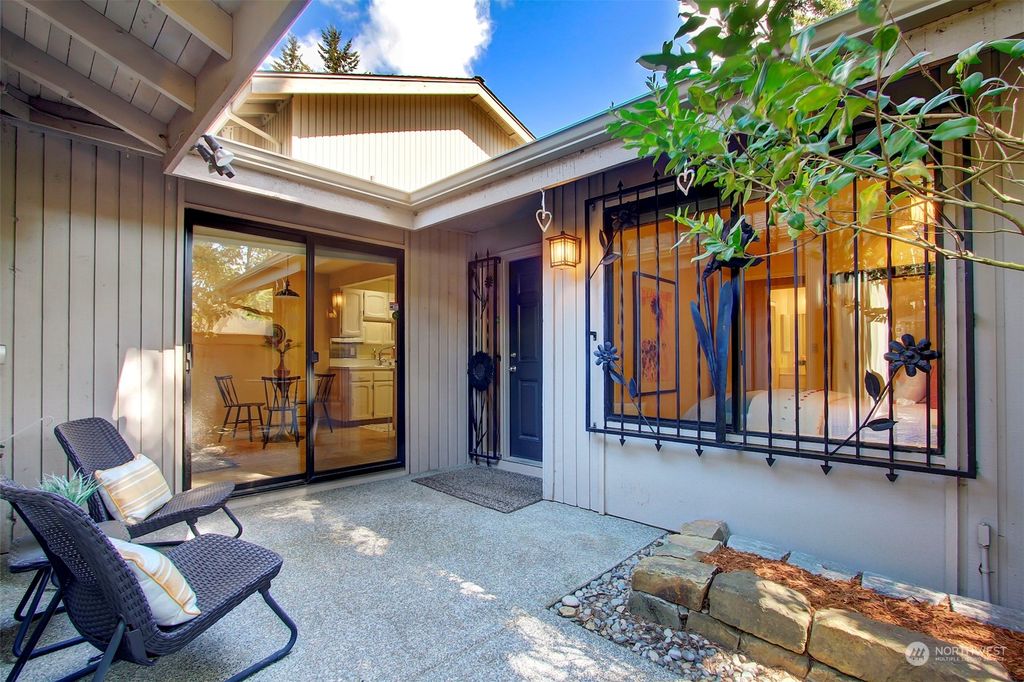 Photo of 164 141st Place NE, Bellevue, WA 98007 (MLS # 2223747)