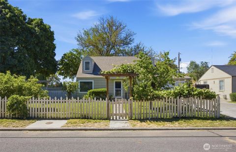 Photo of 540 3rd Avenue SW, Ephrata, WA 98823 (MLS # 2521577)